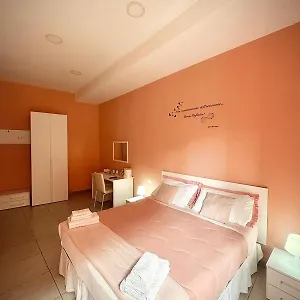 Rianna House 2* Naples